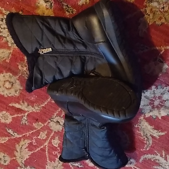 Totes black Mid calf quiled design boots - Picture 3 of 7